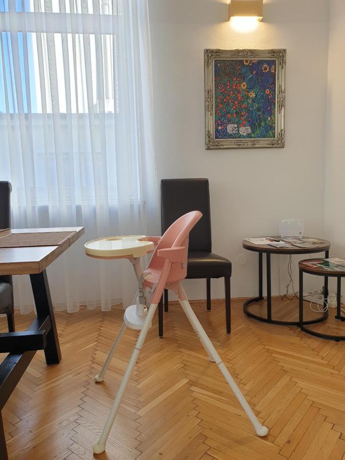Sunny And Spacious Apartment Near City Centre Відень Екстер'єр фото